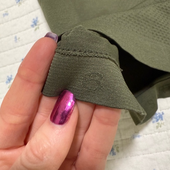 Lululemon Swiftly Short Sleeve Tech Short Sleeve Tee Size 6 Army Green Top - Picture 3 of 3